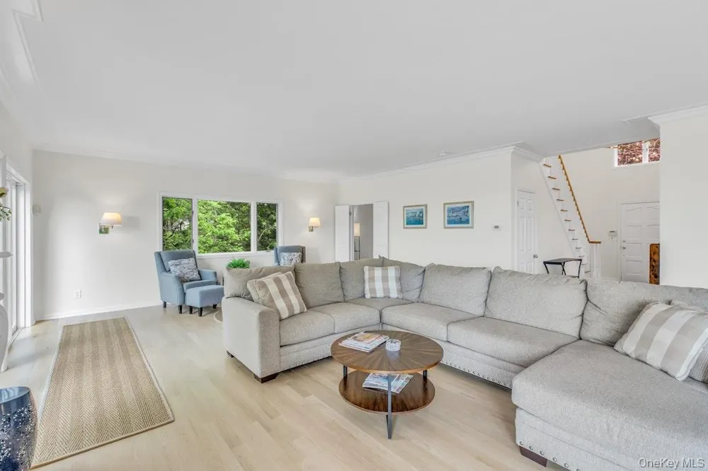 3645 Soundview Avenue Peconic, NY 11958
