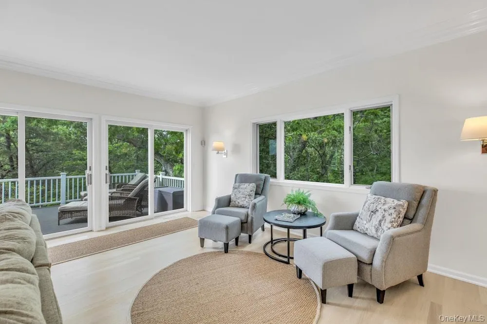 3645 Soundview Avenue Peconic, NY 11958