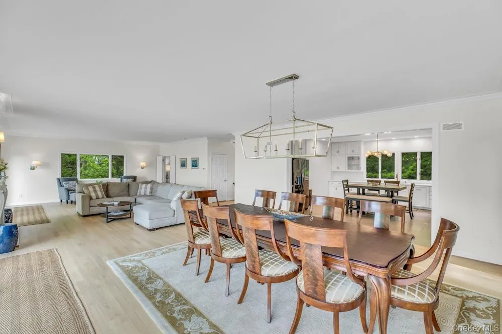 3645 Soundview Avenue Peconic, NY 11958