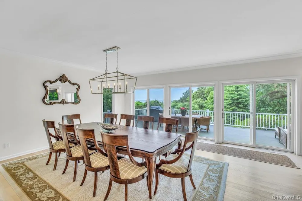 3645 Soundview Avenue Peconic, NY 11958
