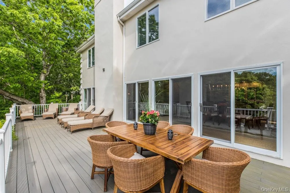 3645 Soundview Avenue Peconic, NY 11958