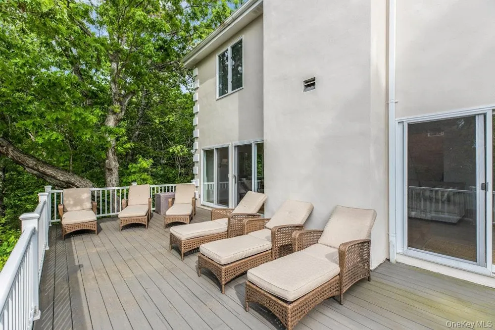 3645 Soundview Avenue Peconic, NY 11958