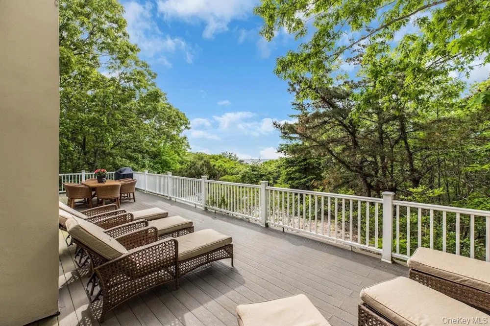 3645 Soundview Avenue Peconic, NY 11958