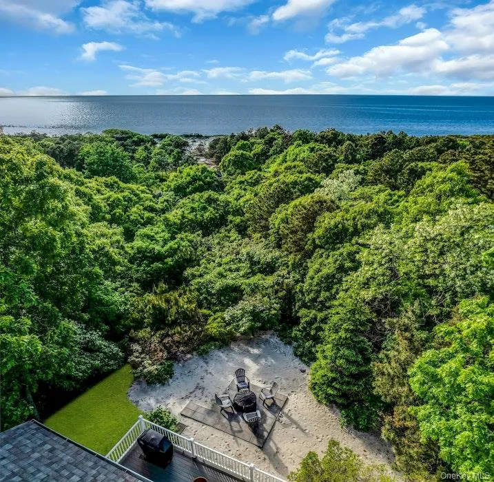 3645 Soundview Avenue Peconic, NY 11958