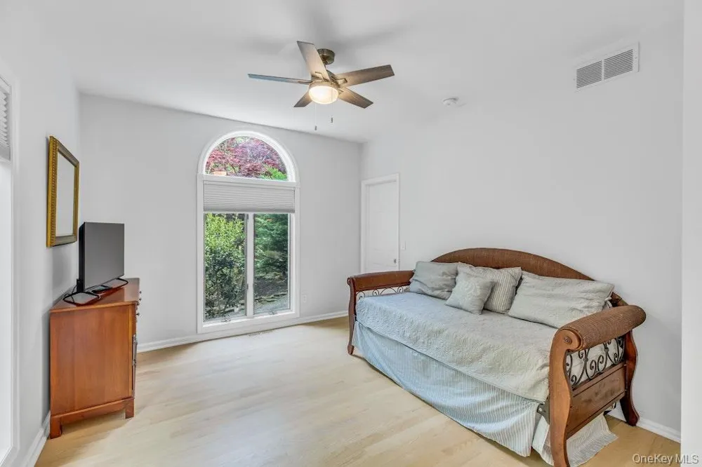 3645 Soundview Avenue Peconic, NY 11958