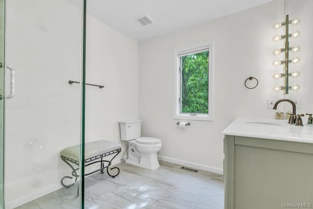 3645 Soundview Avenue Peconic, NY 11958