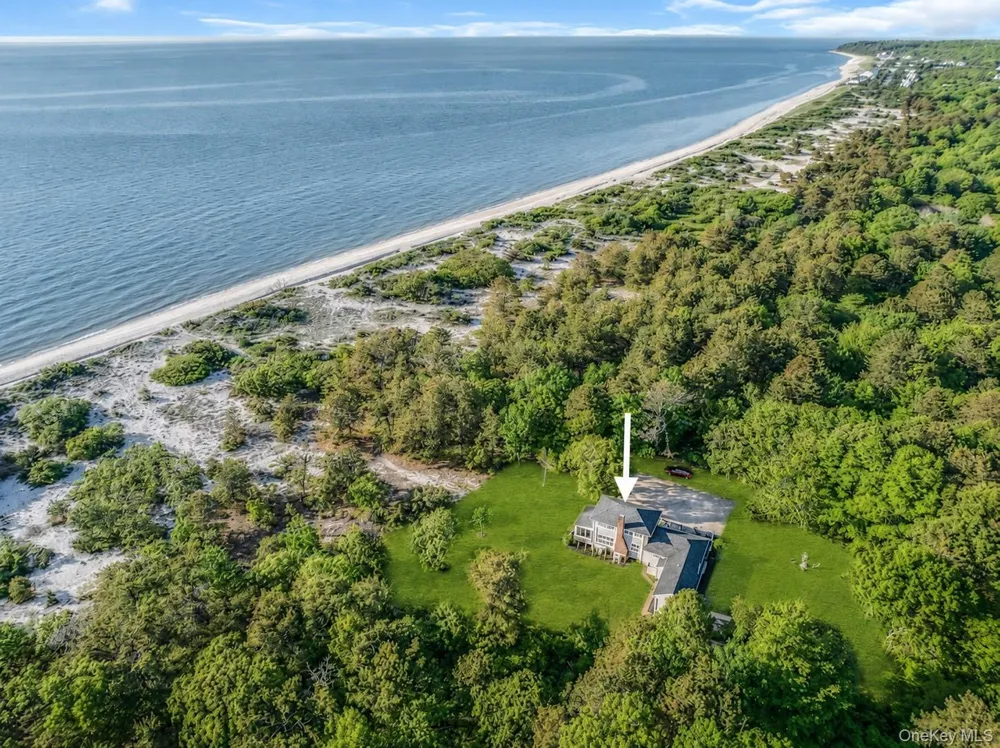 3651 Soundview Avenue Peconic, NY 11958