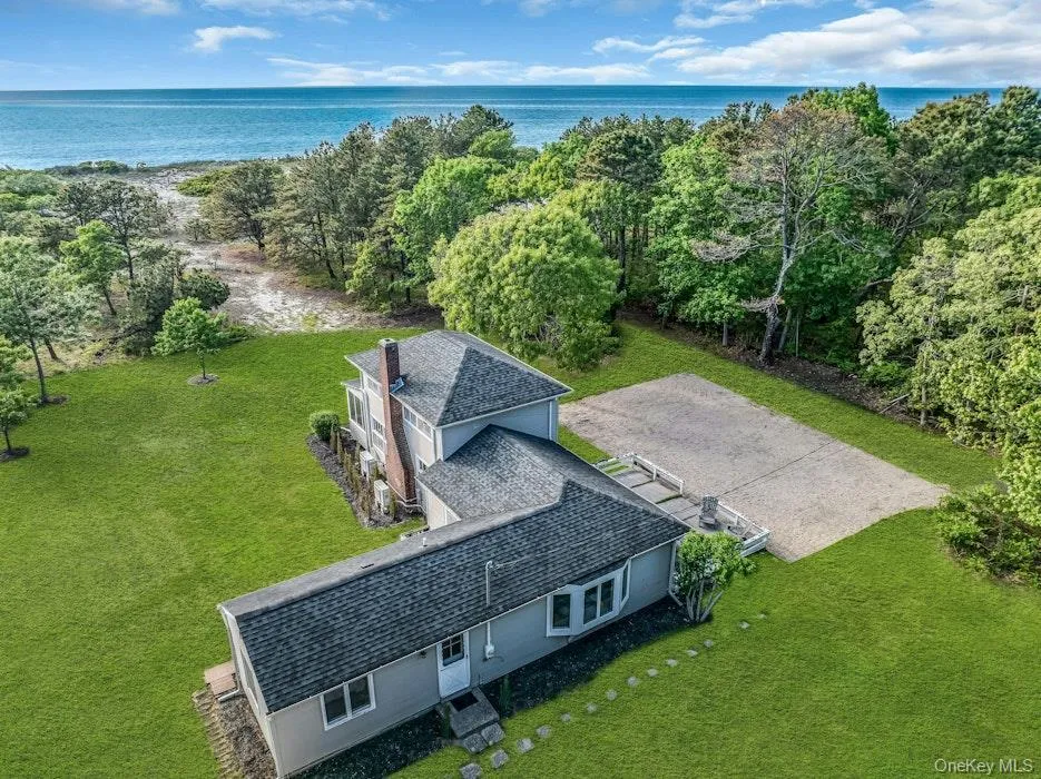 3651 Soundview Avenue Peconic, NY 11958