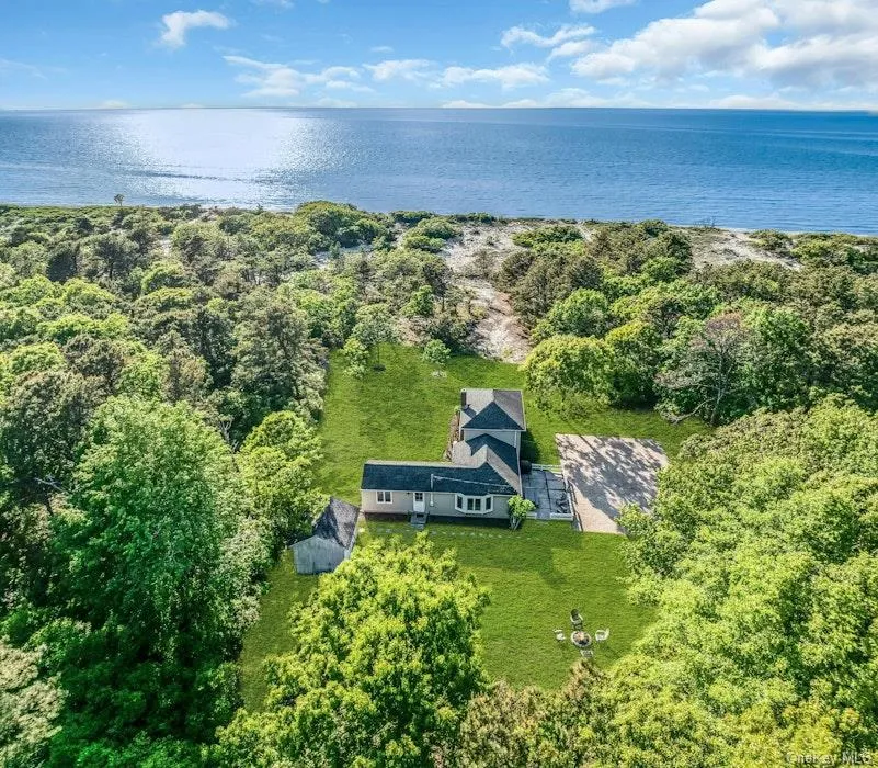 3651 Soundview Avenue Peconic, NY 11958
