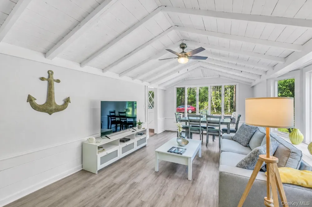3651 Soundview Avenue Peconic, NY 11958