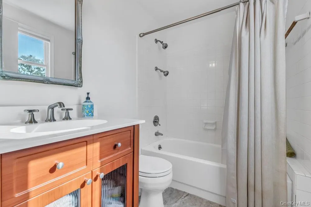 3651 Soundview Avenue Peconic, NY 11958