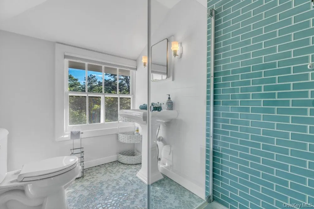 3651 Soundview Avenue Peconic, NY 11958