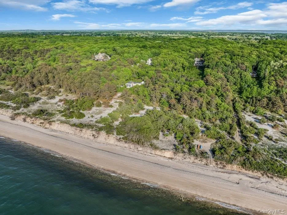 3651 Soundview Avenue Peconic, NY 11958