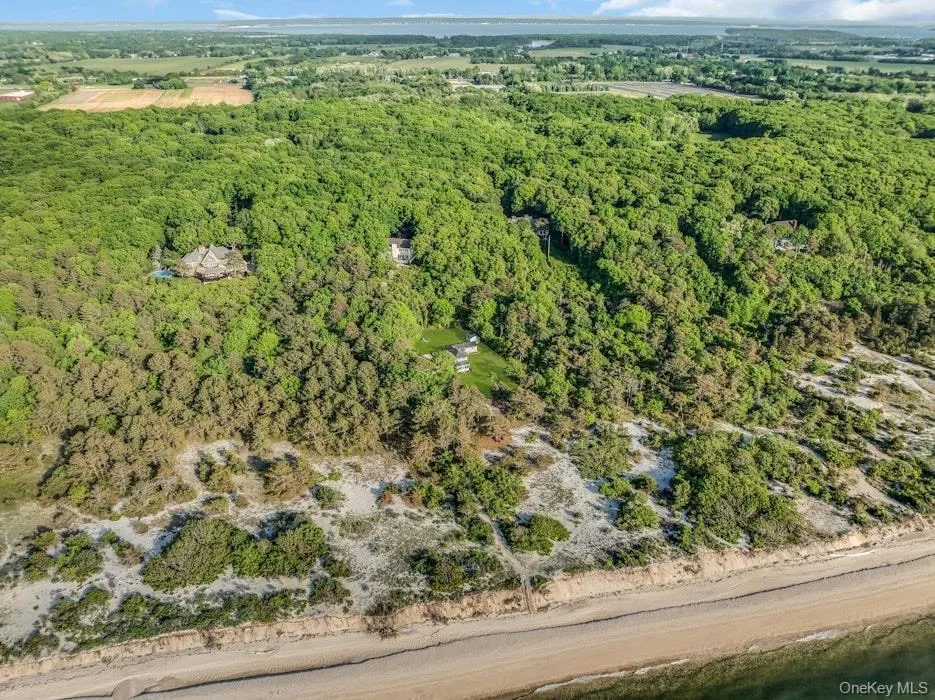 3651 Soundview Avenue Peconic, NY 11958