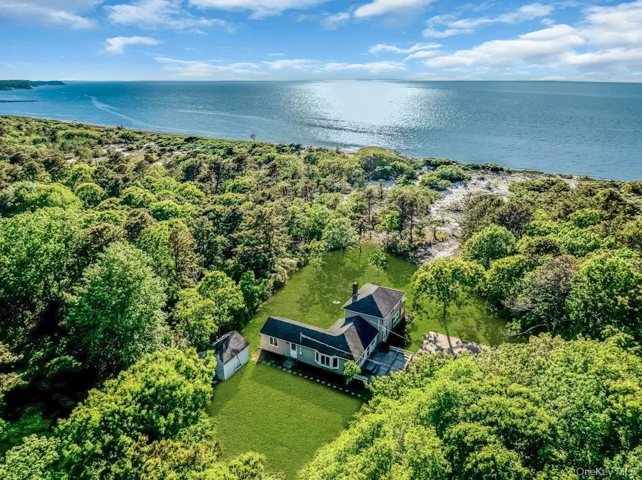 3651 Soundview Avenue Peconic, NY 11958