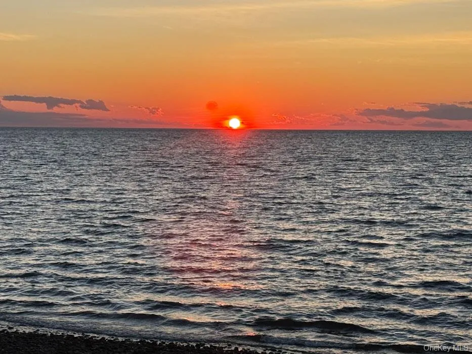 3651 Soundview Avenue Peconic, NY 11958