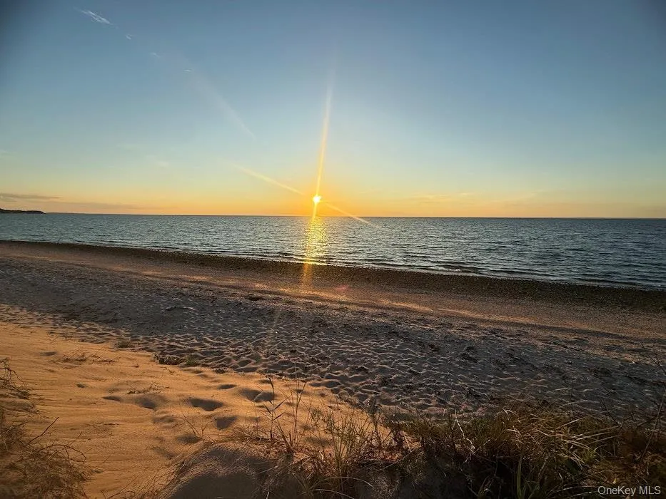 3651 Soundview Avenue Peconic, NY 11958