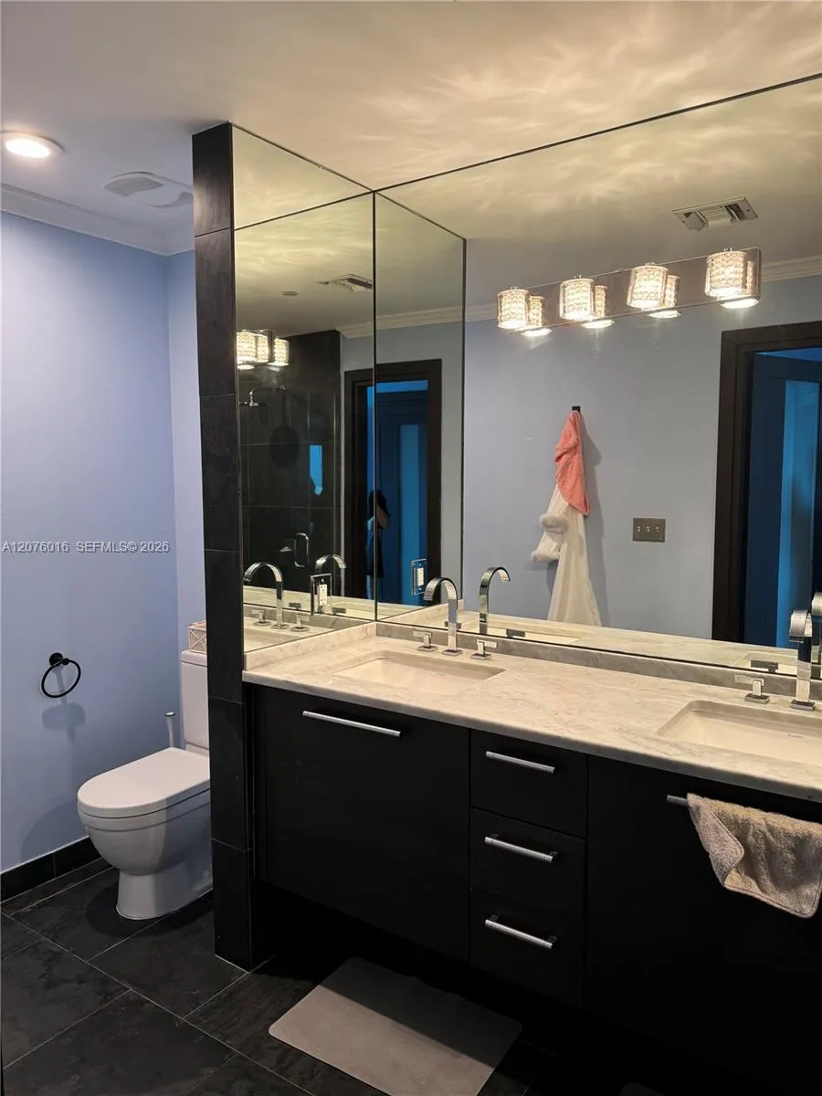 900 Biscayne Blvd #2604 Miami, FL 33132