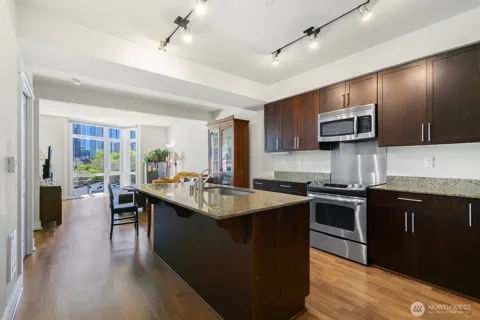 699 John Street #516