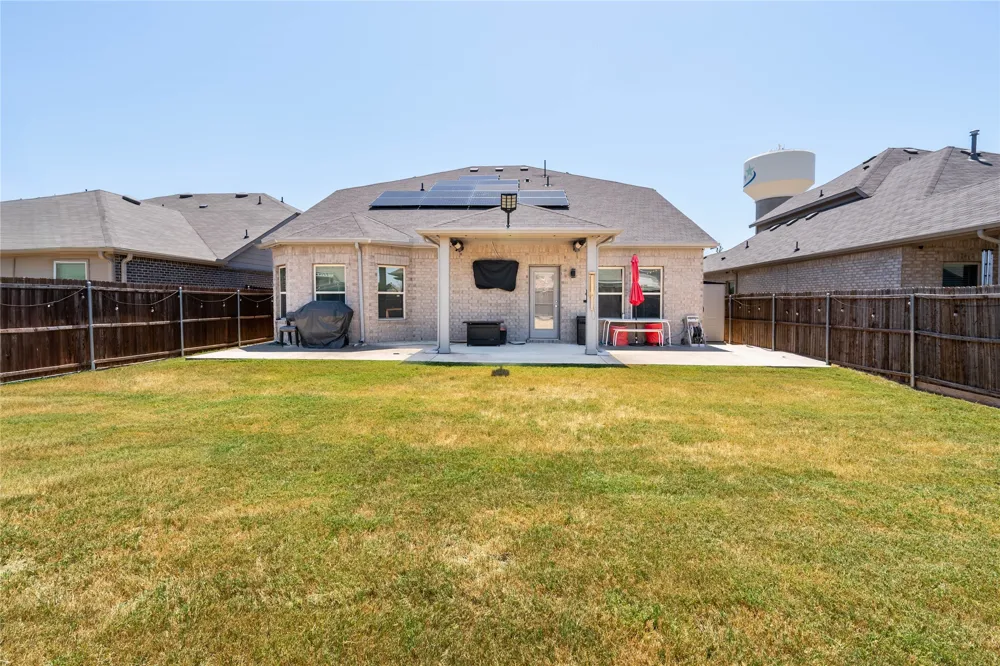 1913 Damianita Drive Royse City, TX 75189