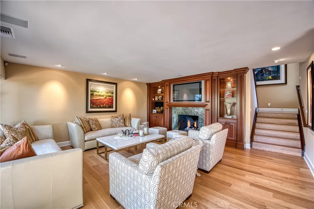 2183 Vista Entrada Newport Beach, CA 92660
