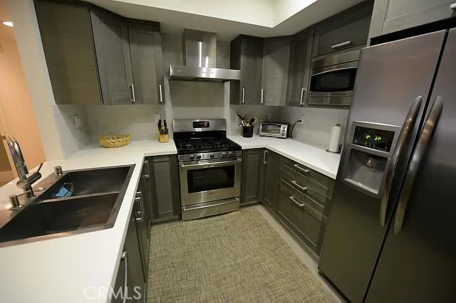 7133 Hawthorn Avenue #202 Hollywood, CA 90046