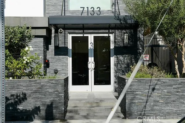 7133 Hawthorn Avenue #202 Hollywood, CA 90046