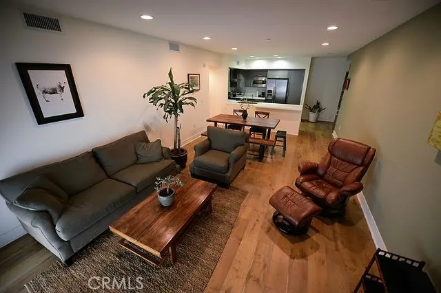 7133 Hawthorn Avenue #202 Hollywood, CA 90046