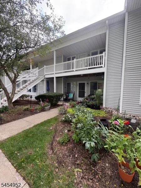 23 Village Green Rd