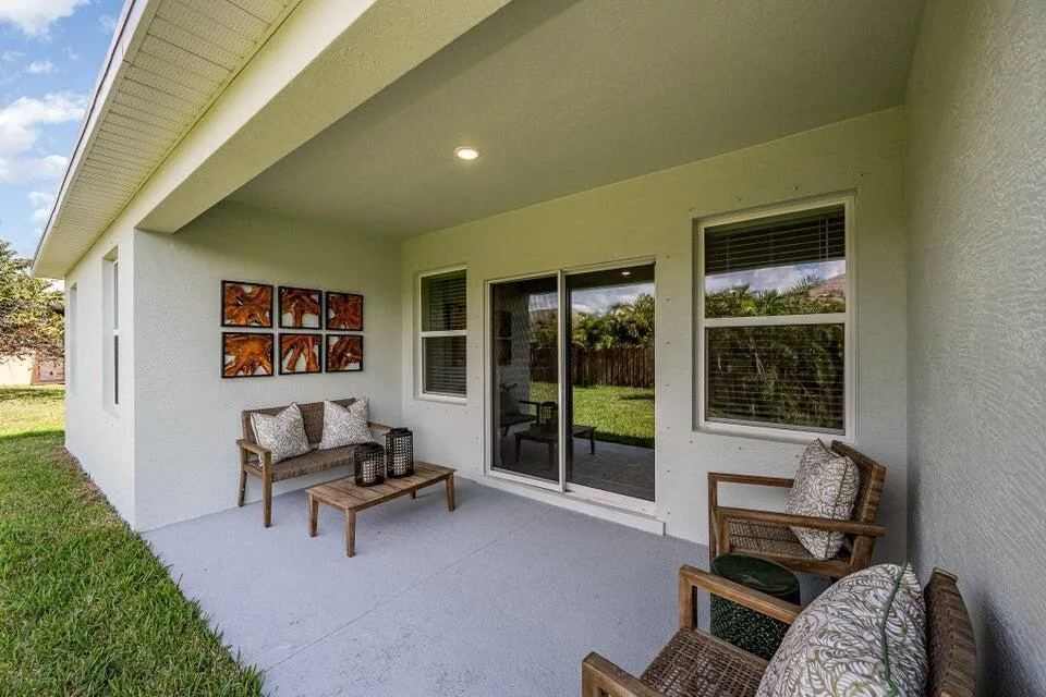 671 SE DELANCEY LANE Port St. Lucie, FL 34984