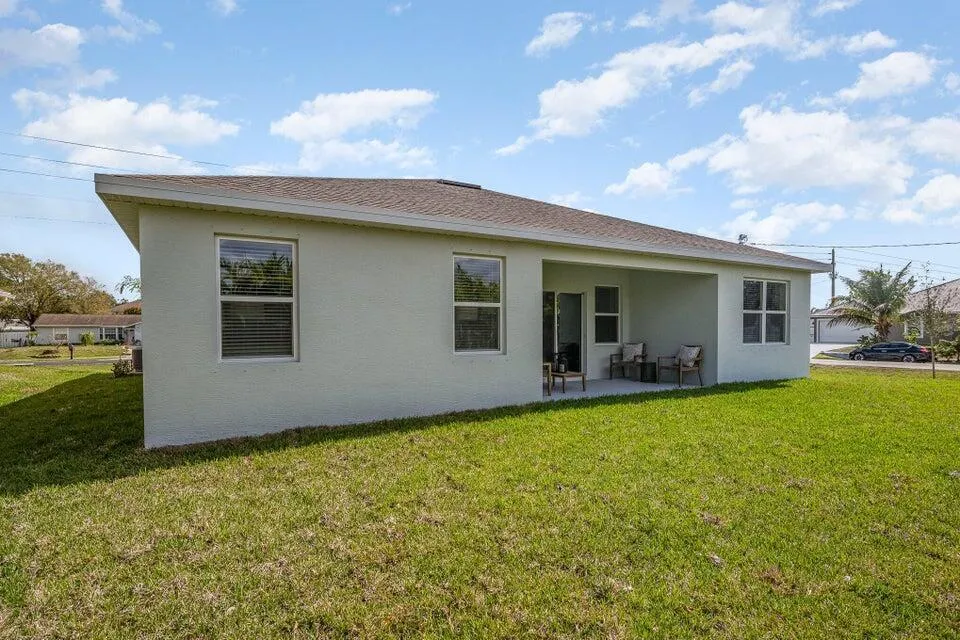 671 SE DELANCEY LANE Port St. Lucie, FL 34984