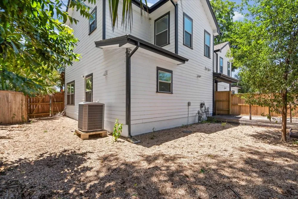 3304 E 5th Street #B Austin, TX 78702