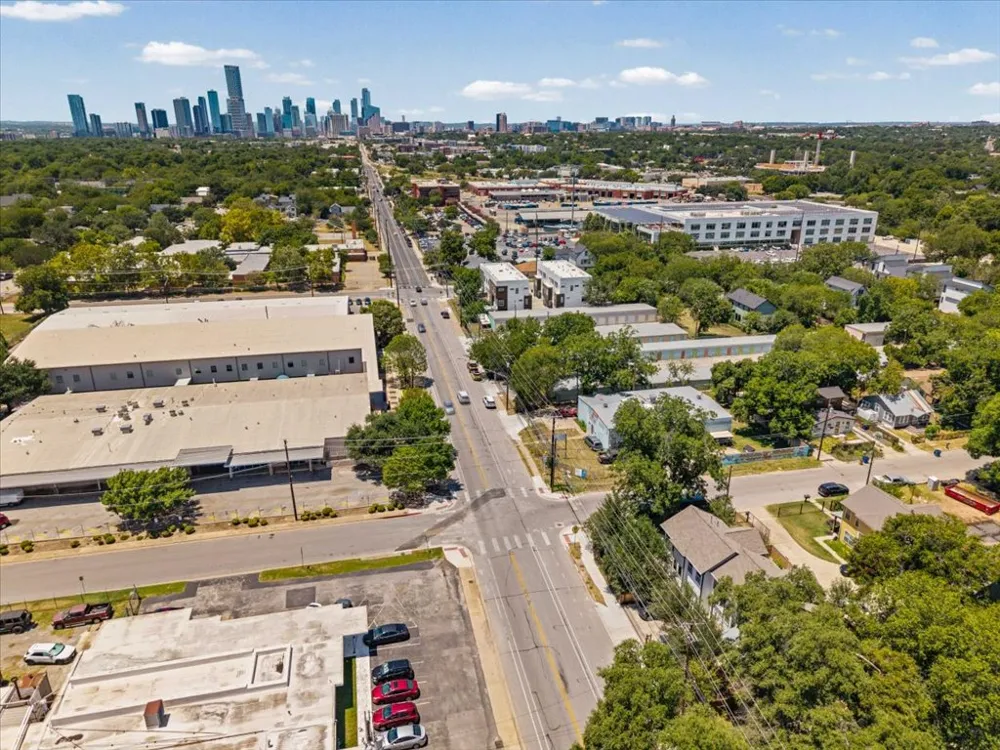 3304 E 5th Street #B Austin, TX 78702