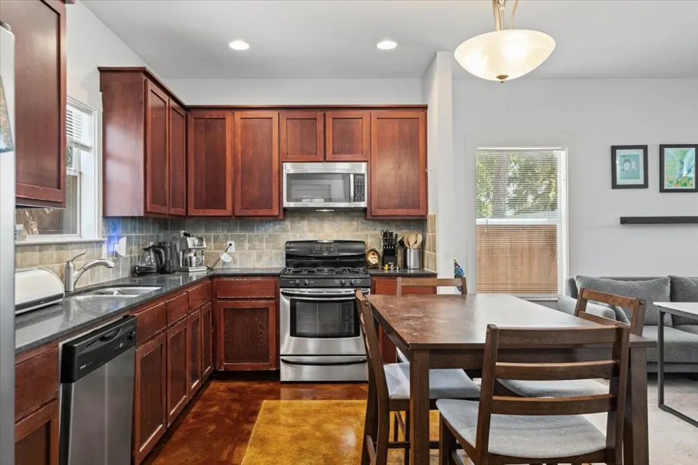 3304 E 5th Street #B Austin, TX 78702