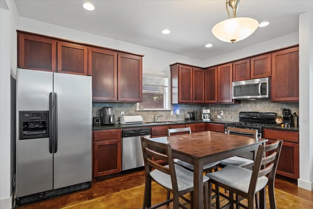 3304 E 5th Street #B Austin, TX 78702
