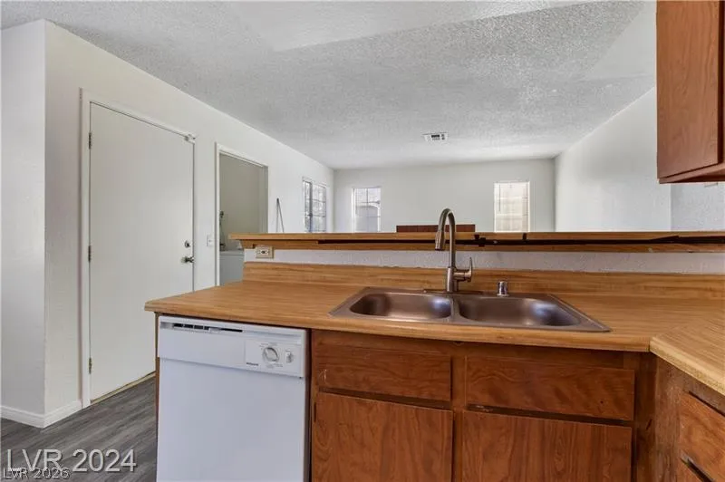 2707 Aarondavid Drive Las Vegas, NV 89121