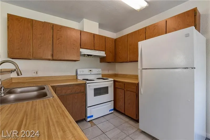 2707 Aarondavid Drive Las Vegas, NV 89121