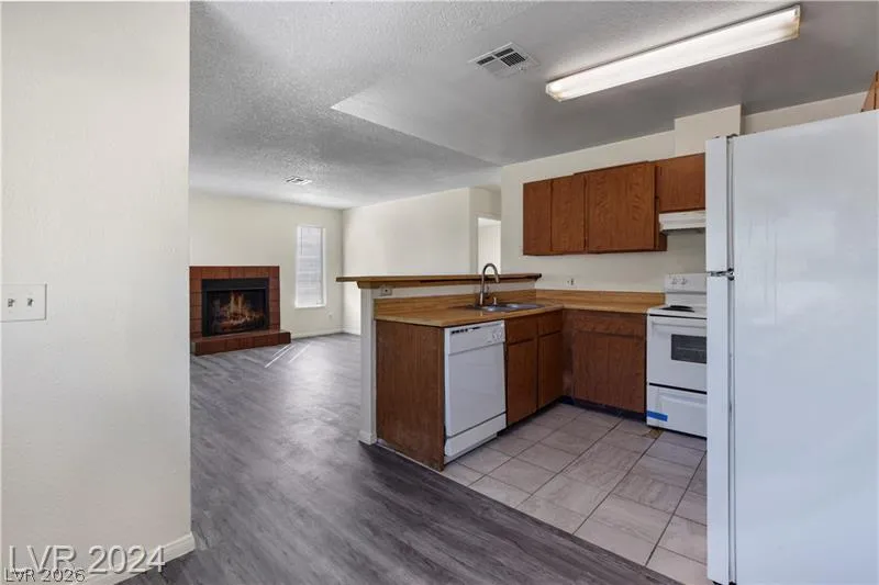 2707 Aarondavid Drive Las Vegas, NV 89121