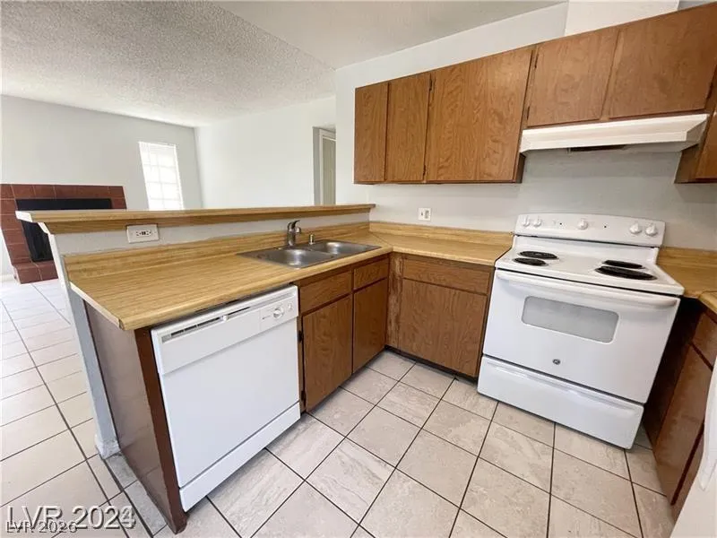 2707 Aarondavid Drive Las Vegas, NV 89121
