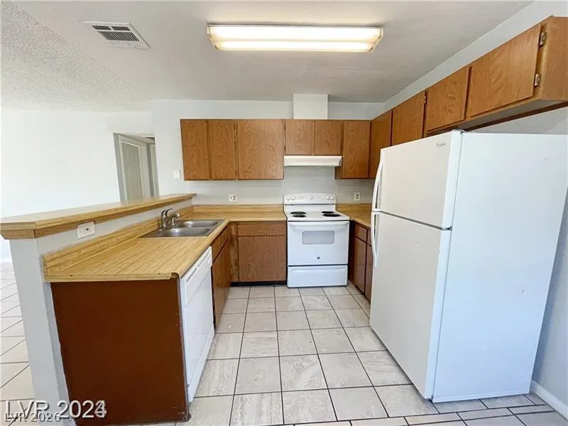 2707 Aarondavid Drive Las Vegas, NV 89121