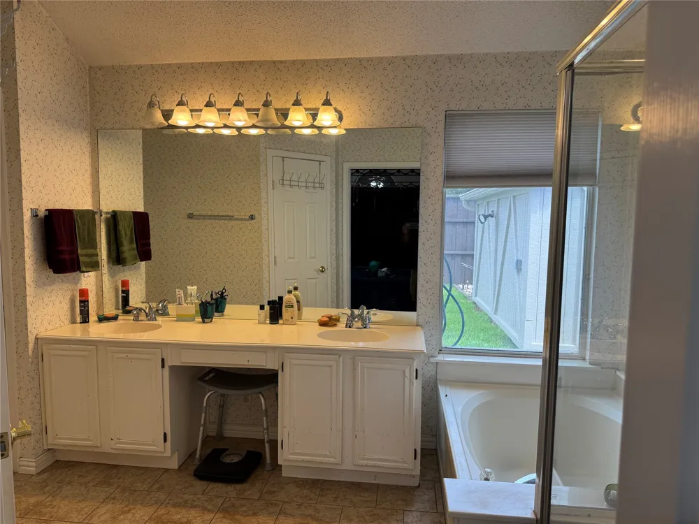 1236 Quaker Lane Lewisville, TX 75077