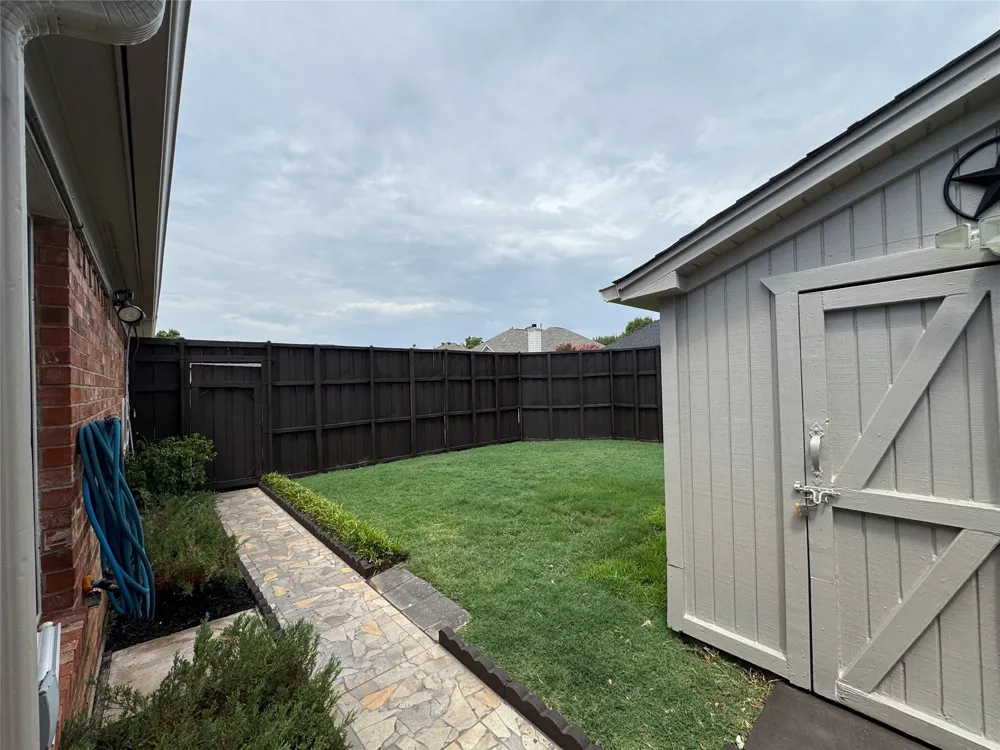 1236 Quaker Lane Lewisville, TX 75077