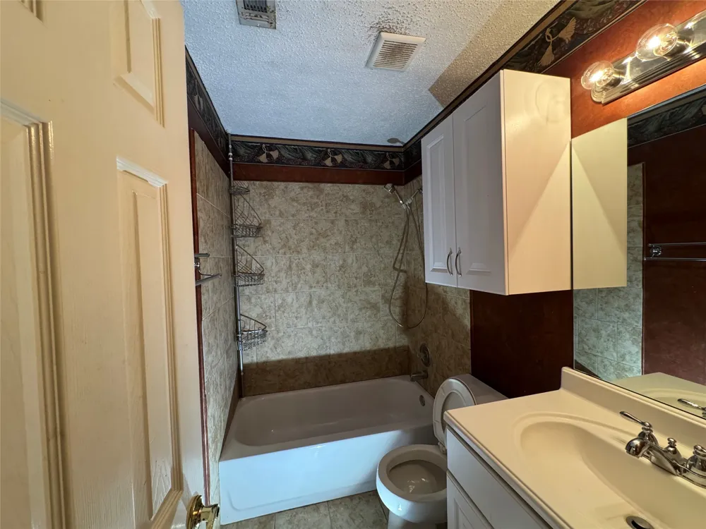 1236 Quaker Lane Lewisville, TX 75077