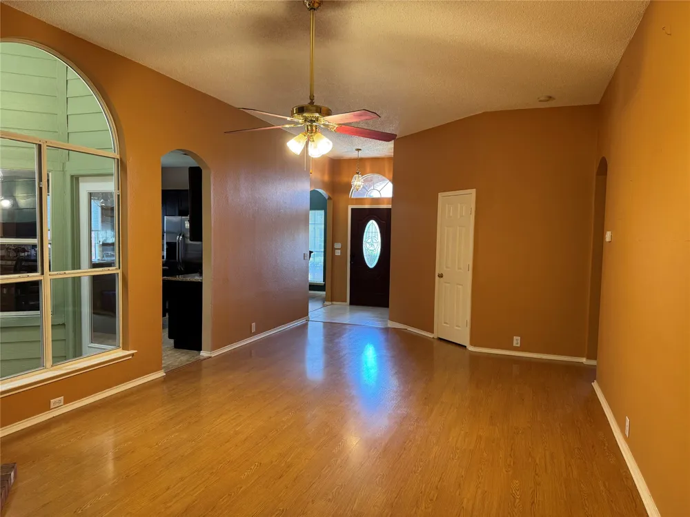1236 Quaker Lane Lewisville, TX 75077
