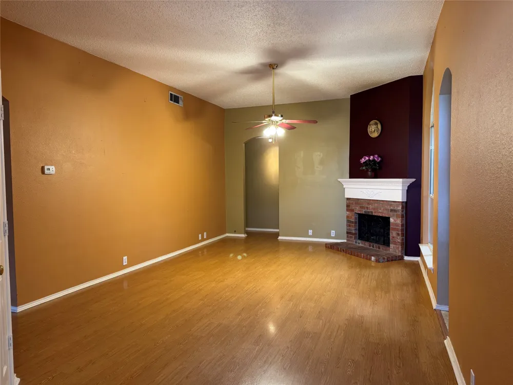 1236 Quaker Lane Lewisville, TX 75077