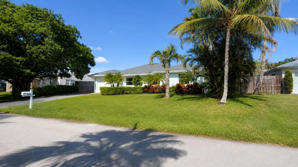 364 VENUS AVENUE Tequesta, FL 33469