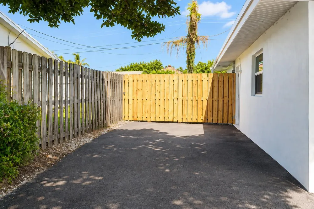 364 VENUS AVENUE Tequesta, FL 33469