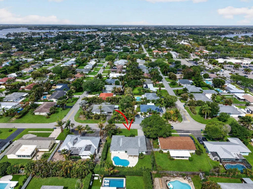 364 VENUS AVENUE Tequesta, FL 33469