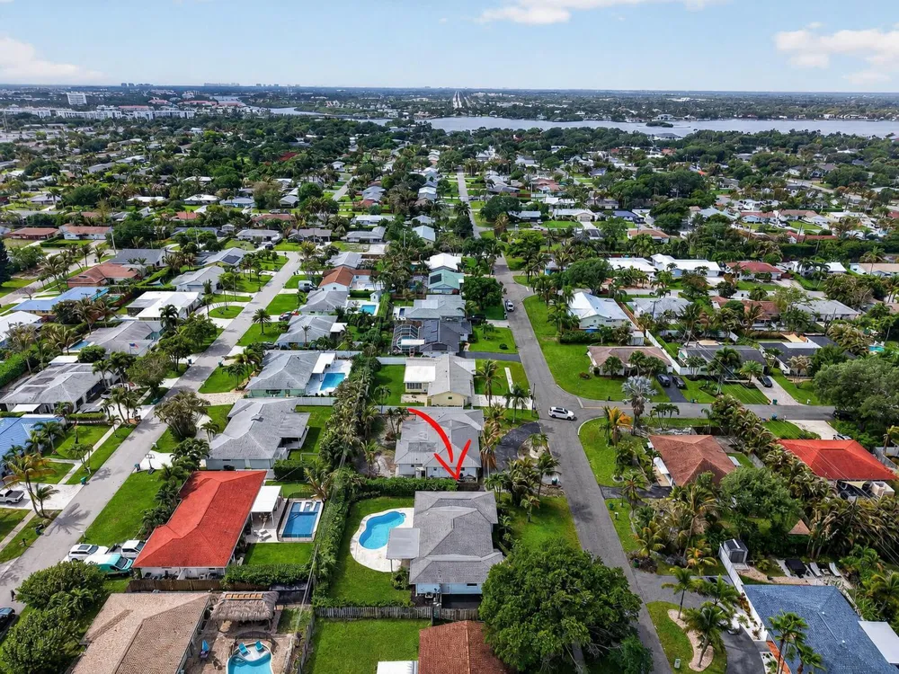 364 VENUS AVENUE Tequesta, FL 33469
