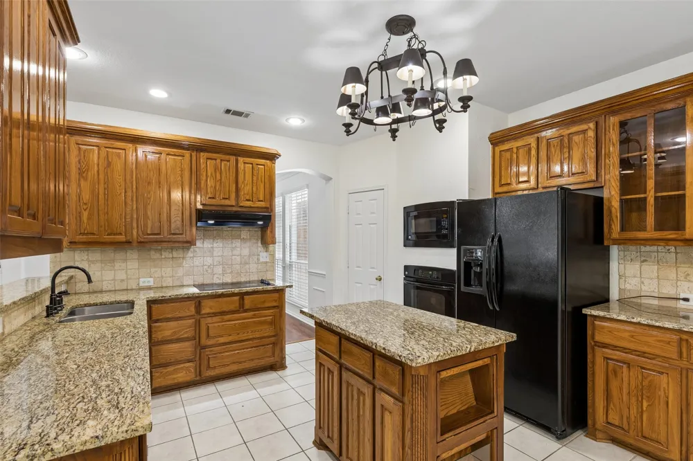 4904 Rockcreek Lane Plano, TX 75024